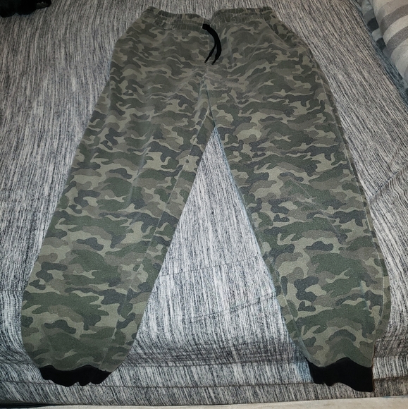 Pants - Camo sweatpants